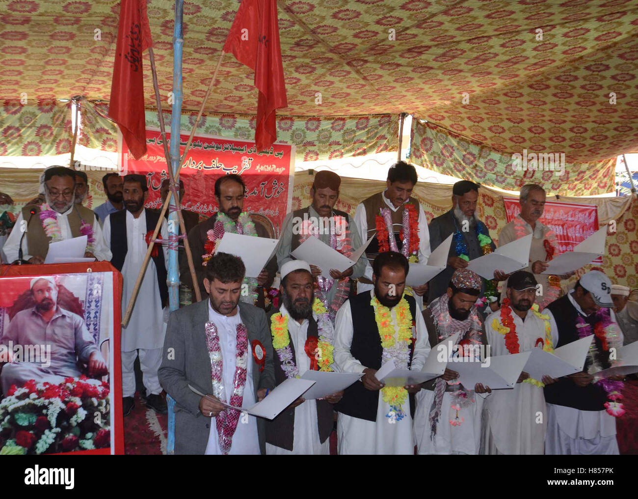 Pakistan. 10th November, 2016. Employees Union members of PWD are taking oath during ceremony held in Quetta on Thursday, November 10, 2016. Credit:  Asianet-Pakistan/Alamy Live News Stock Photo