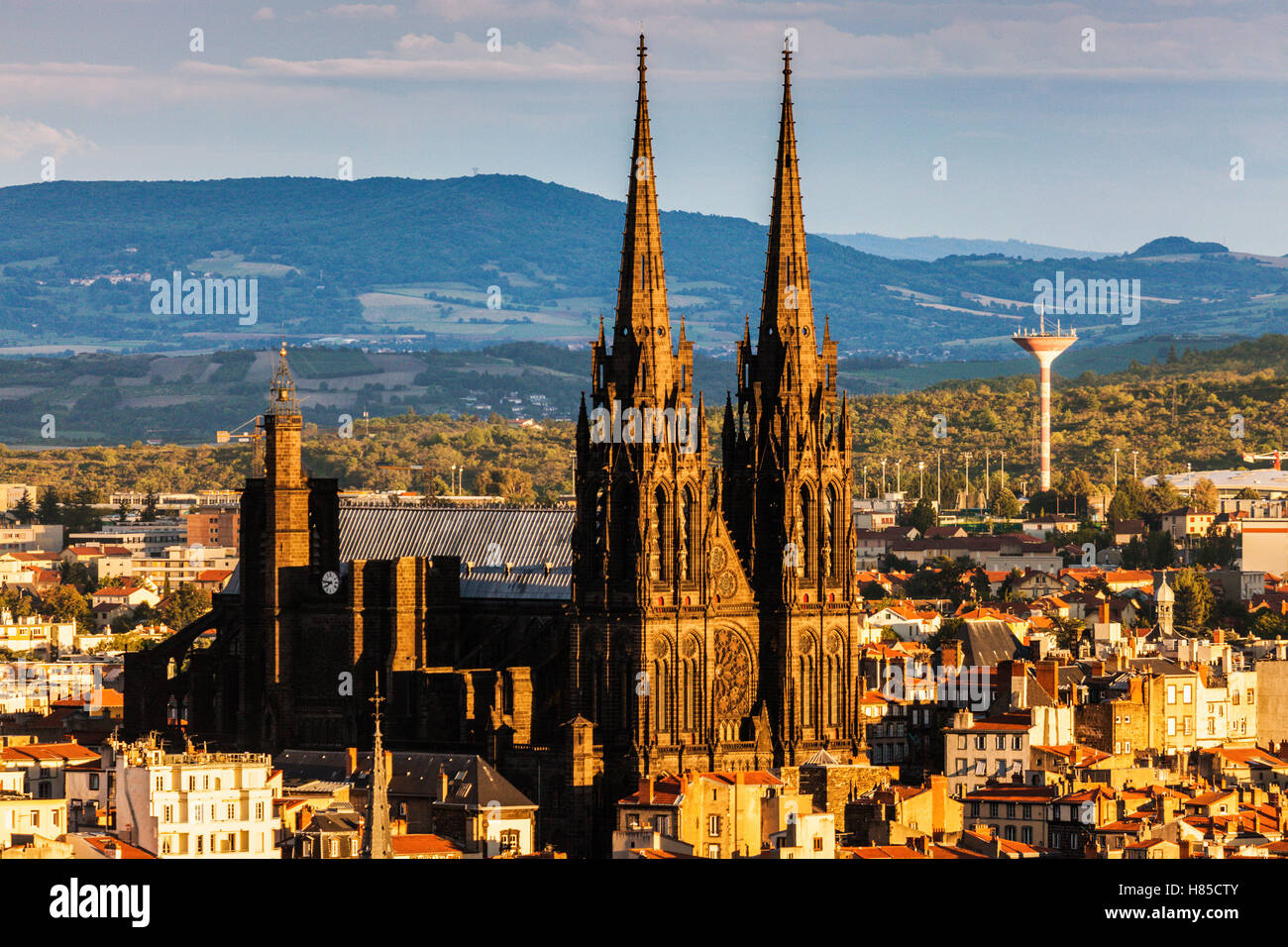 Clermont ferrand city france skyline hi-res stock photography and ...