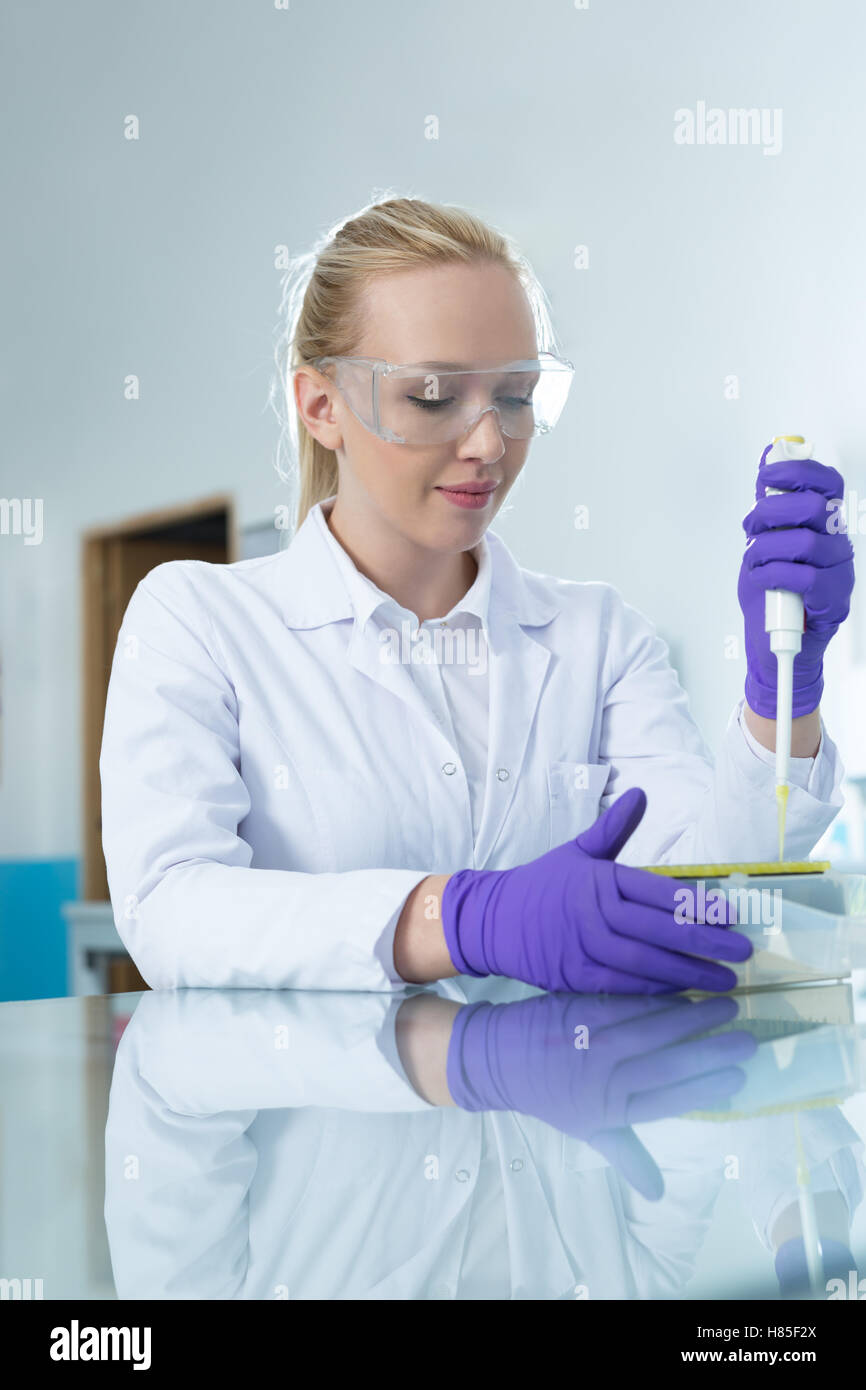 Female researcher test tube hi-res stock photography and images - Alamy