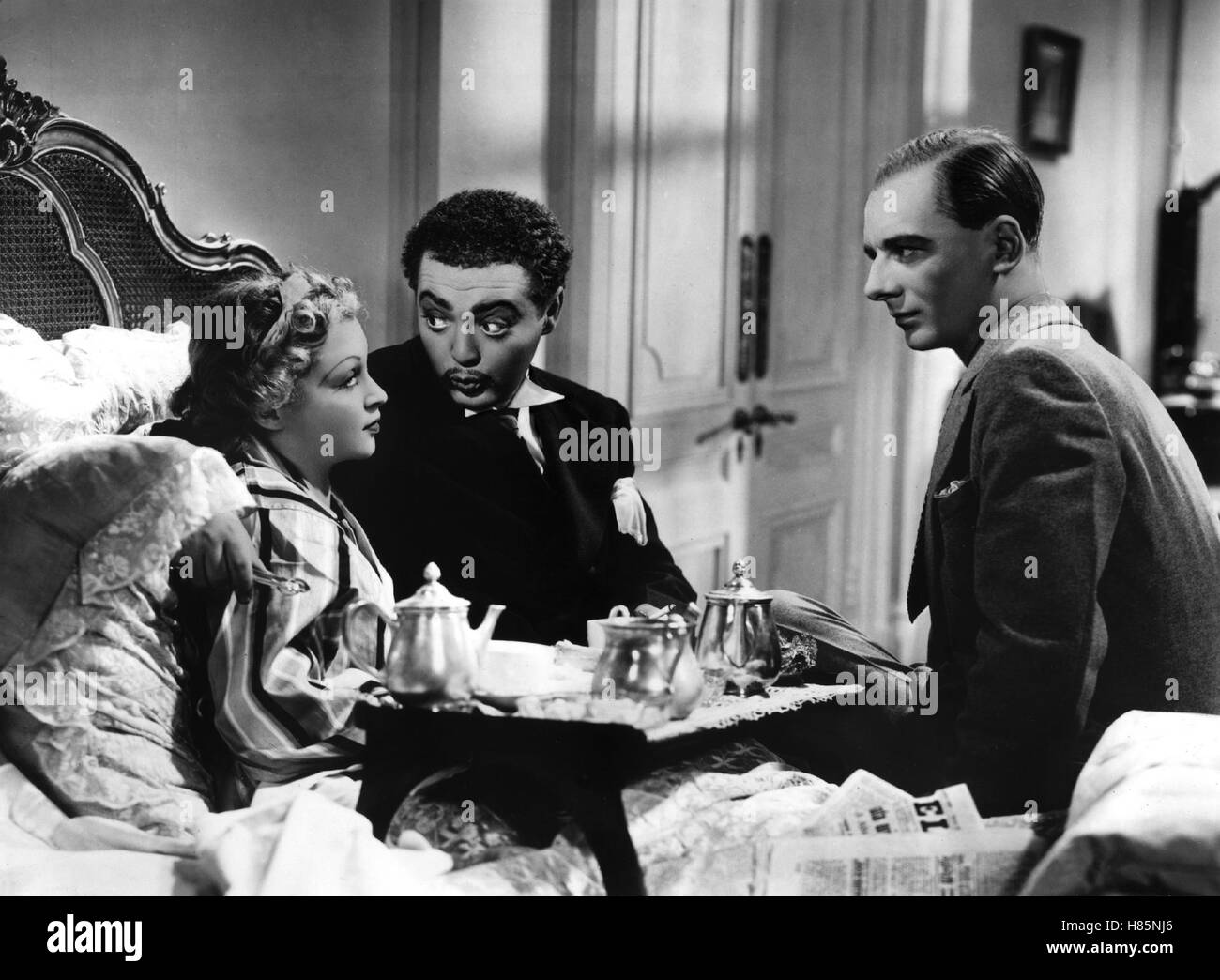 Geheimagent, (THE SECRET AGENT) GB 1936 s/w, Regie: Alfred Hitchcock, LILLI PALMER, PETER LORRE, JOHN GIELGUD, Stichwort: Bett, Frühstück Stock Photo