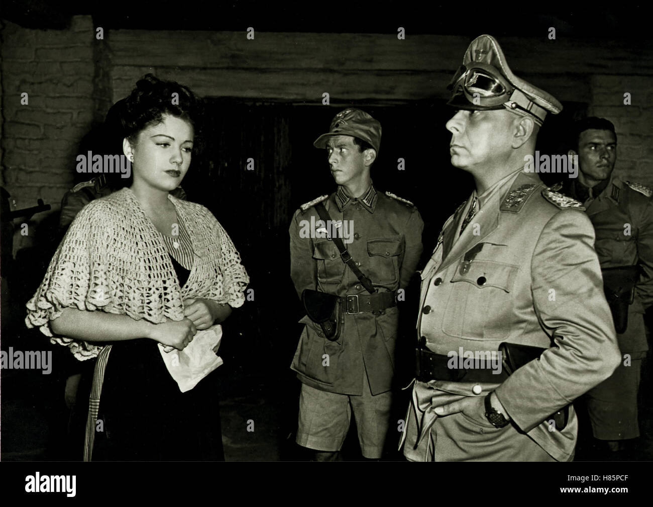 Fünf Gräber bis Kairo, (FIVE GRAVES TO CAIRO) USA 1949 s/w, Regie: Billy Wilder, ANNE BAXTER + ERICH VON STROHEIM Stichwort: Uniform Stock Photo