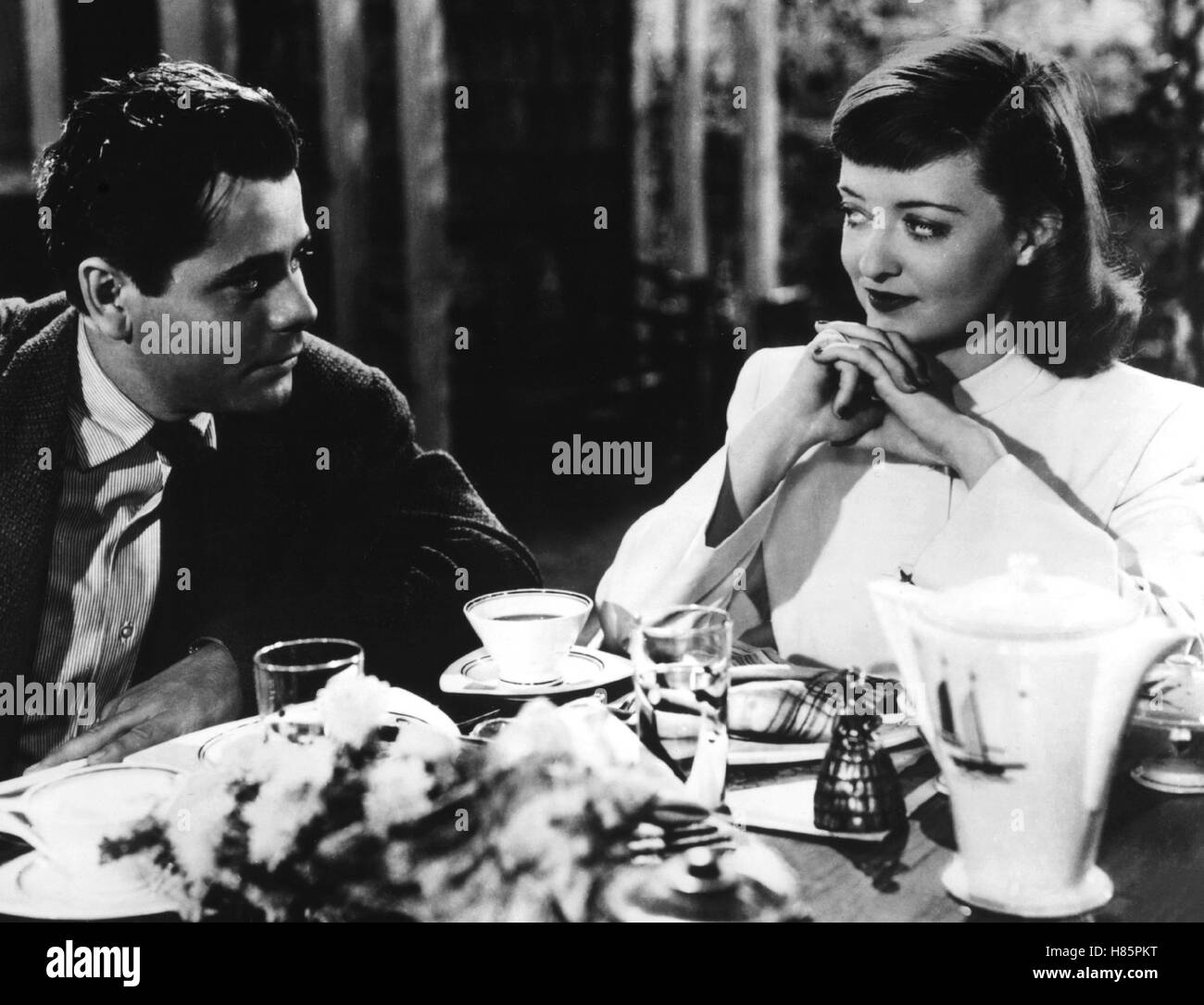 Die große Lüge, (A STOLEN LIFE) USA 1946 s/w, Regie: Curtis Bernhardt,  GLENN FORD, BETTE DAVIS Stock Photo - Alamy