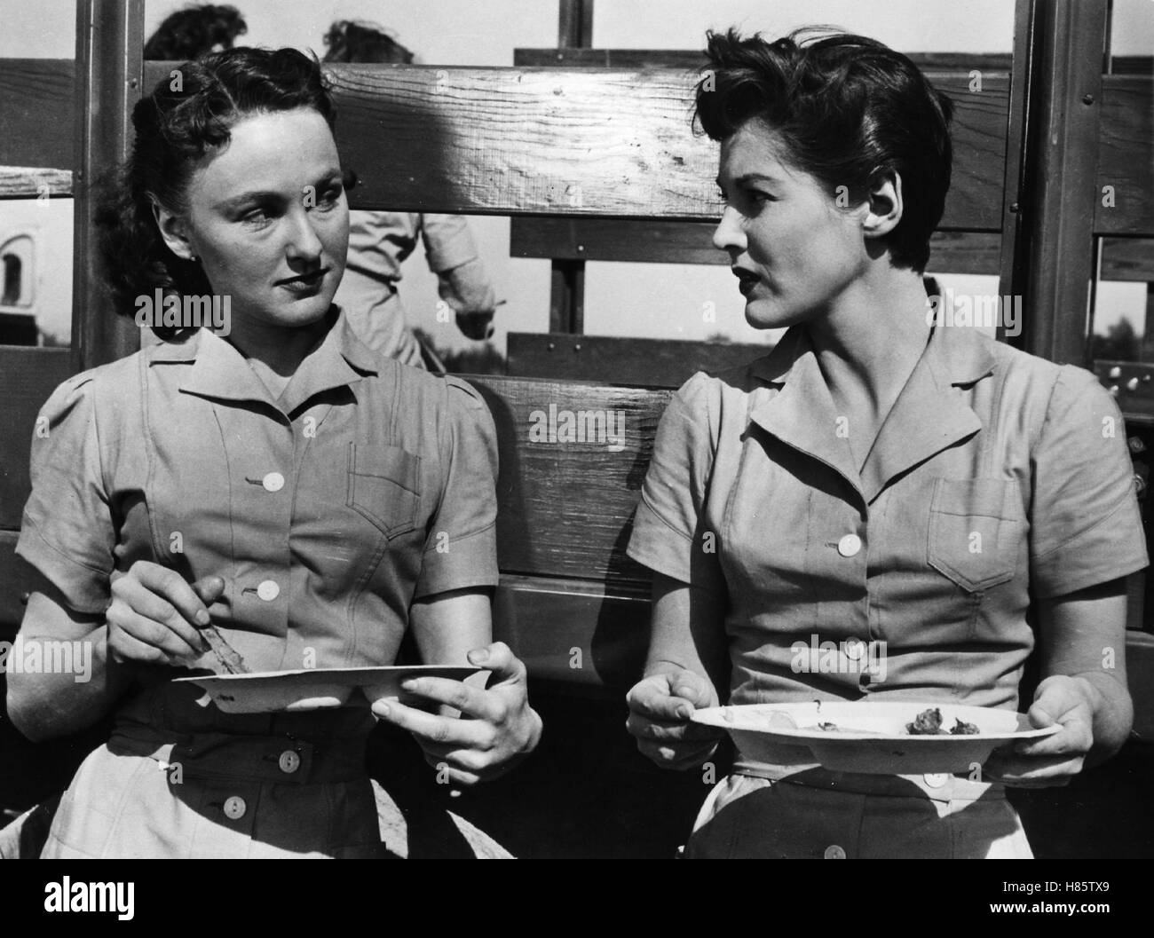Kampf der Hyänen, (GIRLS IN PRISON) USA 1956, Regie: Edward L. Cahn, ADELE JERGENS, JOAN TAYLOR Stock Photo