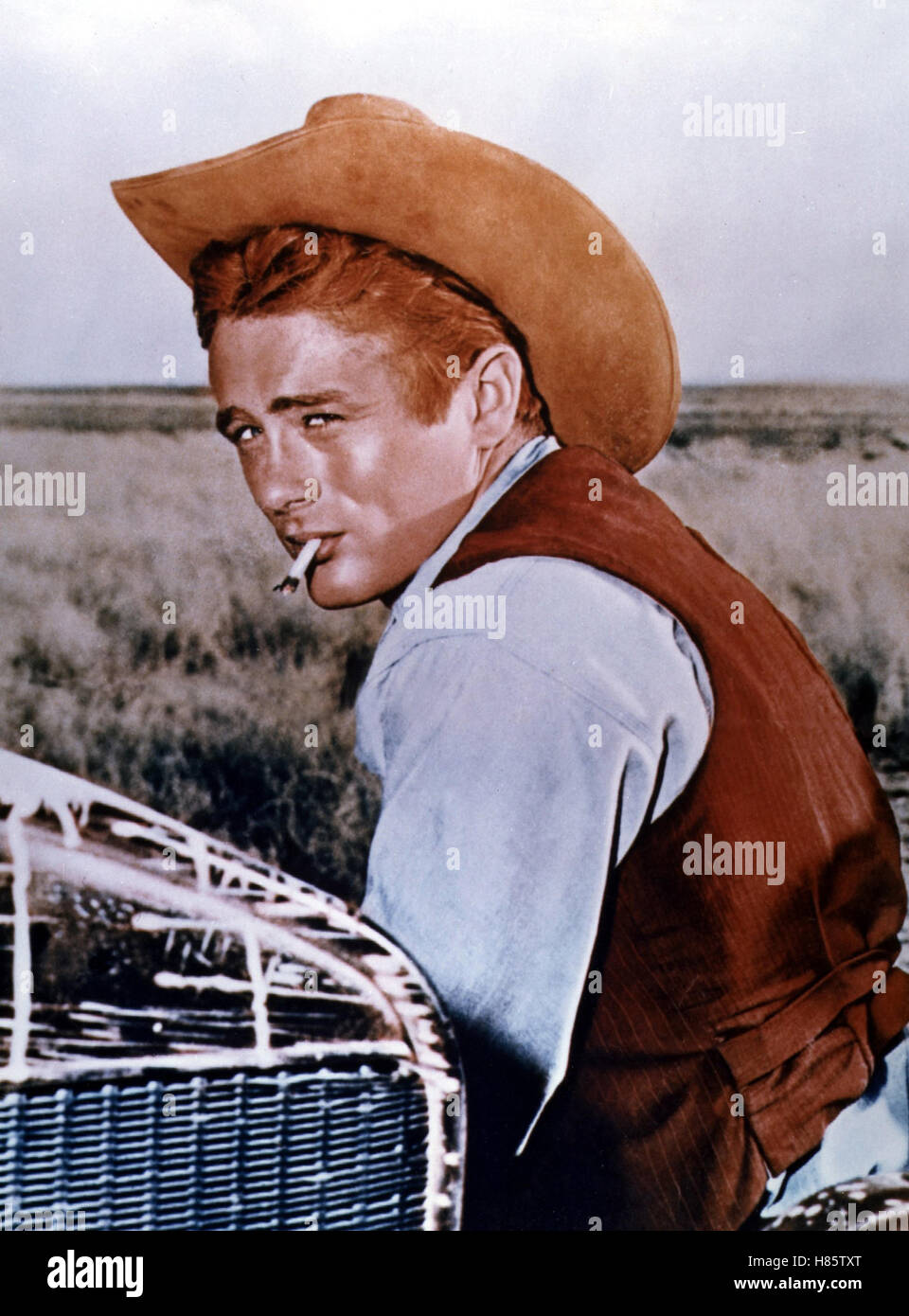 Giganten, (GIANT) USA 1956, Regie: George Stevens, JAMES DEAN, Stichwort: Hut, Weste, Zigarette Stock Photo