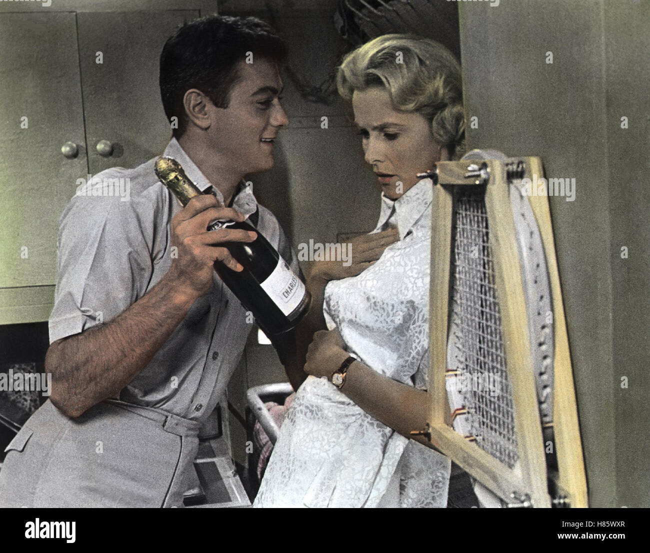 Unternehmen Petticoat, (OPERATION PETTICOAT) USA 1959, Regie: Blake Edwards, TONY CURTIS, DINA MERRILL, Stichwort: Flasche, Champagner Stock Photo