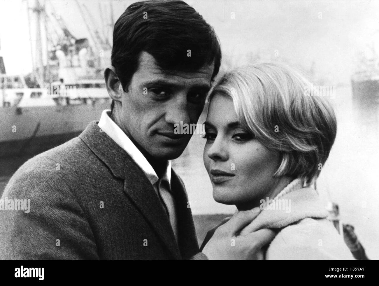 Jean becker jean paul belmondo hi-res stock photography and images - Alamy