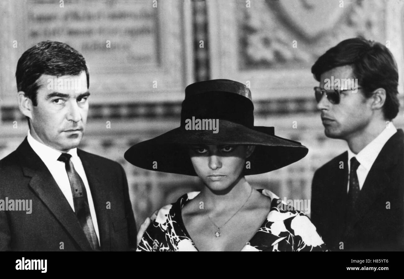Sandra, (VAGHE STELLE DELL'ORSA) IT 1965, Regie: Luchino Visconti, MICHAEL CRAIG, CLAUDIA CARDINALE, JEAN SOREL, Key: Sonnenbrille, Hut Stock Photo