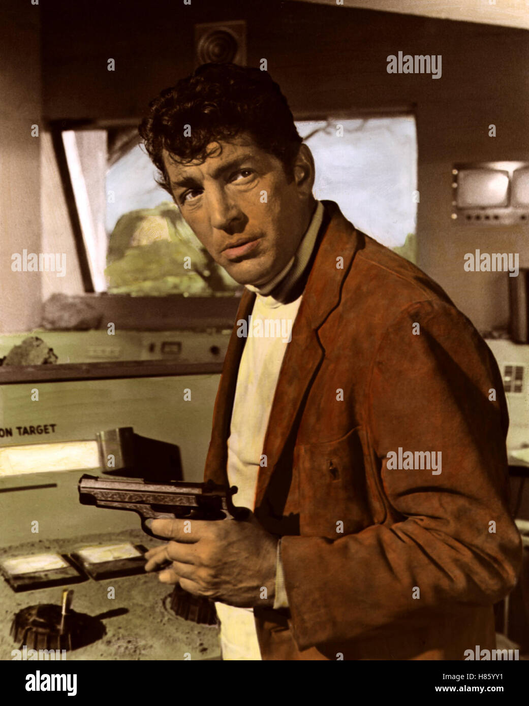 Leise flüstern die Pistolen, (THE SILENCERS) USA 1965, Regie: Phil Karlson, DEAN MARTIN, Stichwort: Pistole Stock Photo