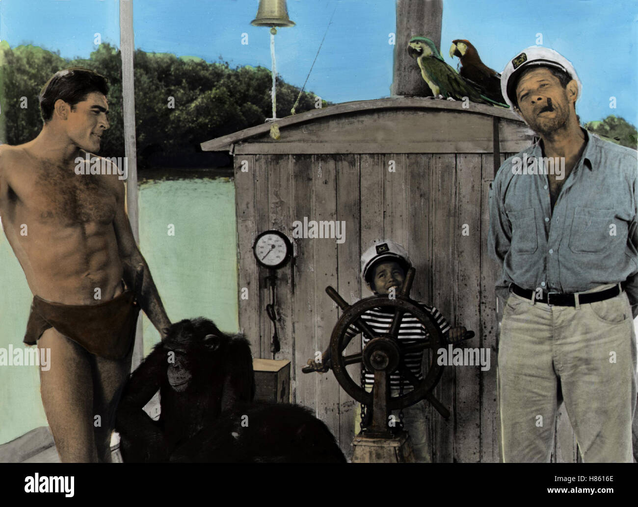 Tarzan am großen Fluß, (TARZAN AND THE GREAT RIVER) USA 1967, Regie: Robert Day, MIKE HENRY, MANUEL PADILLA Jr., JAN MURRAY, Stichwort: Boot, Schimpanse, Papagei Stock Photo