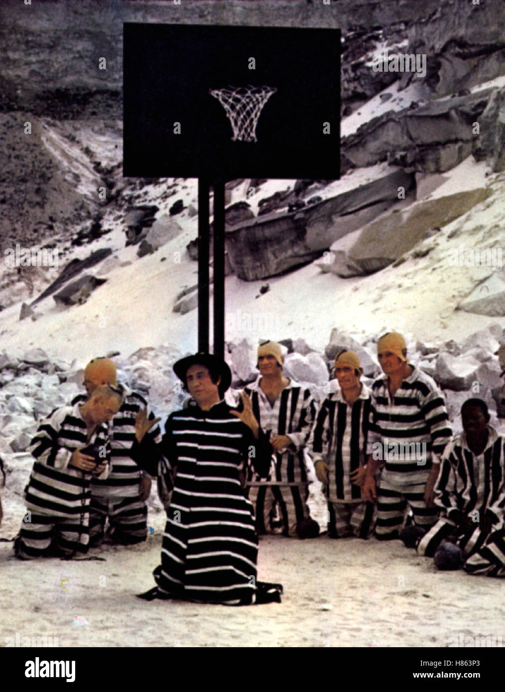 Der Harte mit dem weichen Keks, (LA GRANDE MAFFIA) F-IT 1971, Regie: Philippe Clair, Szene, Stichwort: Sträflinge, Basketball Stock Photo