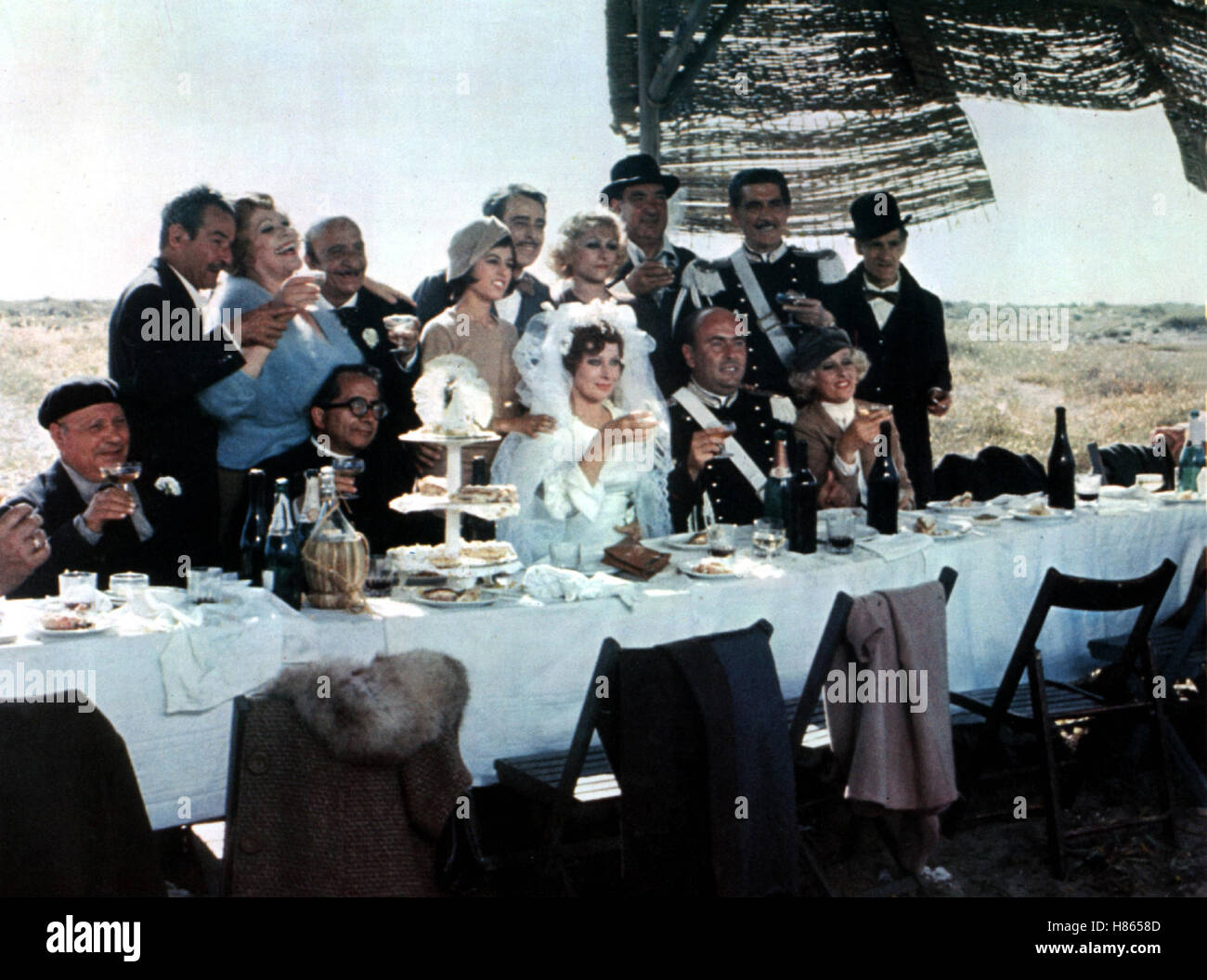 Amarcord, (MAGALI NOEL) IT 1973, Regie: Federico Fellini, Hochzeitsszene mit MAGALI NOEL (Braut). Key: Hochzeit, Hochzeitsgesellschaft, Brautpaar Stock Photo
