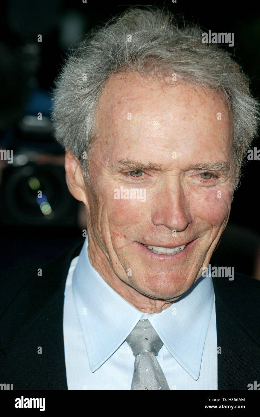 CLINT EASTWOOD BLOOD WORK WORLD PREMIERE WARNER BROS STUDIO BACKLOT BURBANK LOS ANGELES USA 06 August 2002 Stock Photo