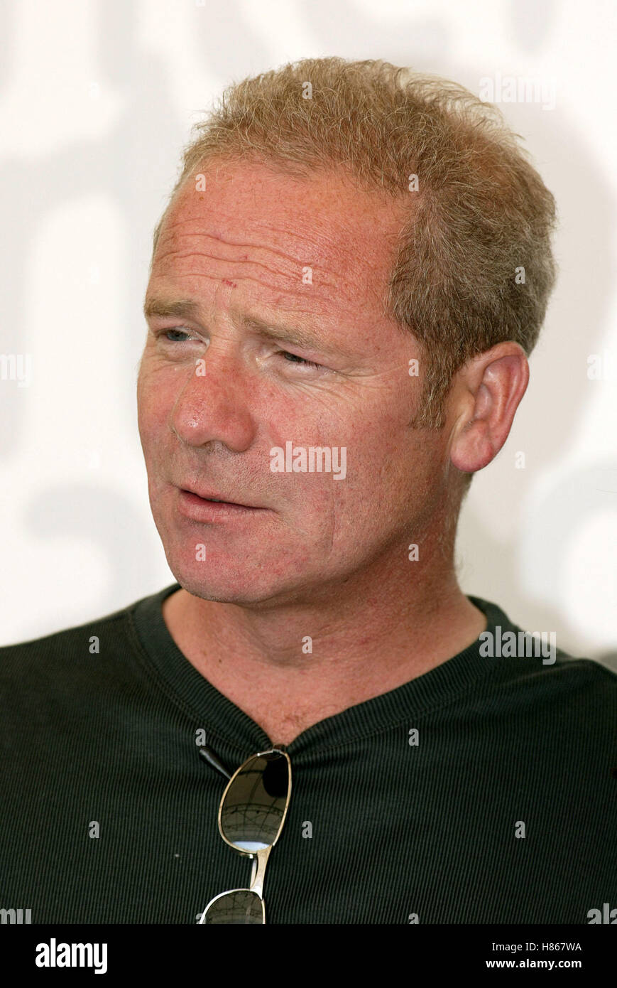PETER MULLAN MAGDALENE SISTERS PHOTOCALL VENICE FILM FESTIVAL VENICE ITALY 30 August 2002 Stock Photo