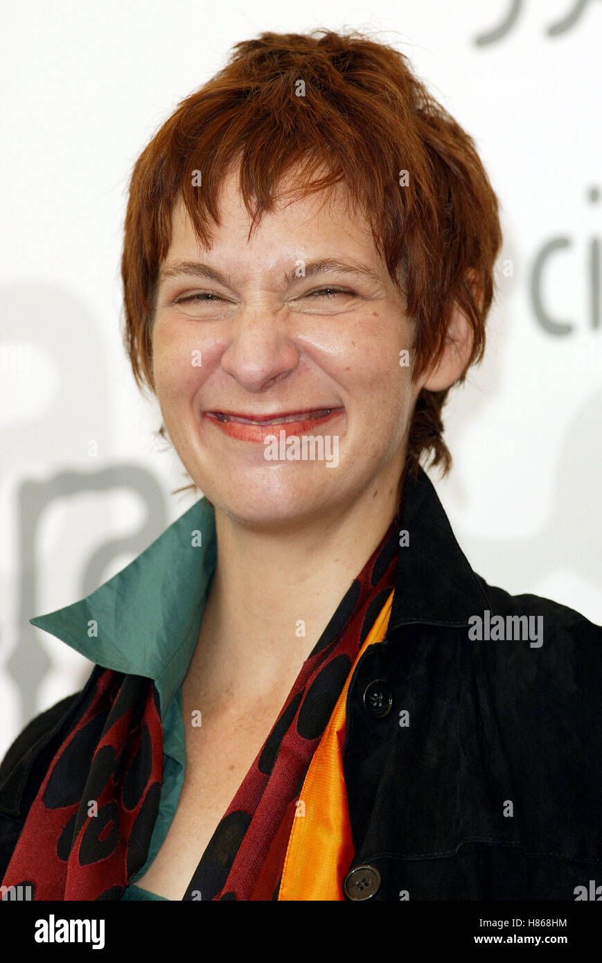 AMANDA PLUMMER KEN PARK PHOTOCALL VENICE FILM FESTIVAL VENICE ITALY 04 September 2002 Stock Photo