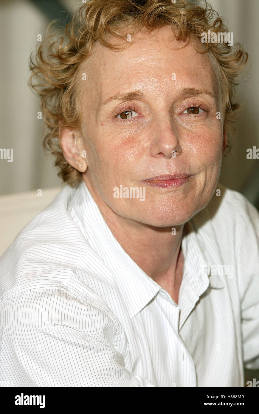 CLAIRE DENIS VENDREDI SOIR PHOTOCALL VENICE FILM FESTIVAL VENICE ITALY 01 September 2002 Stock Photo