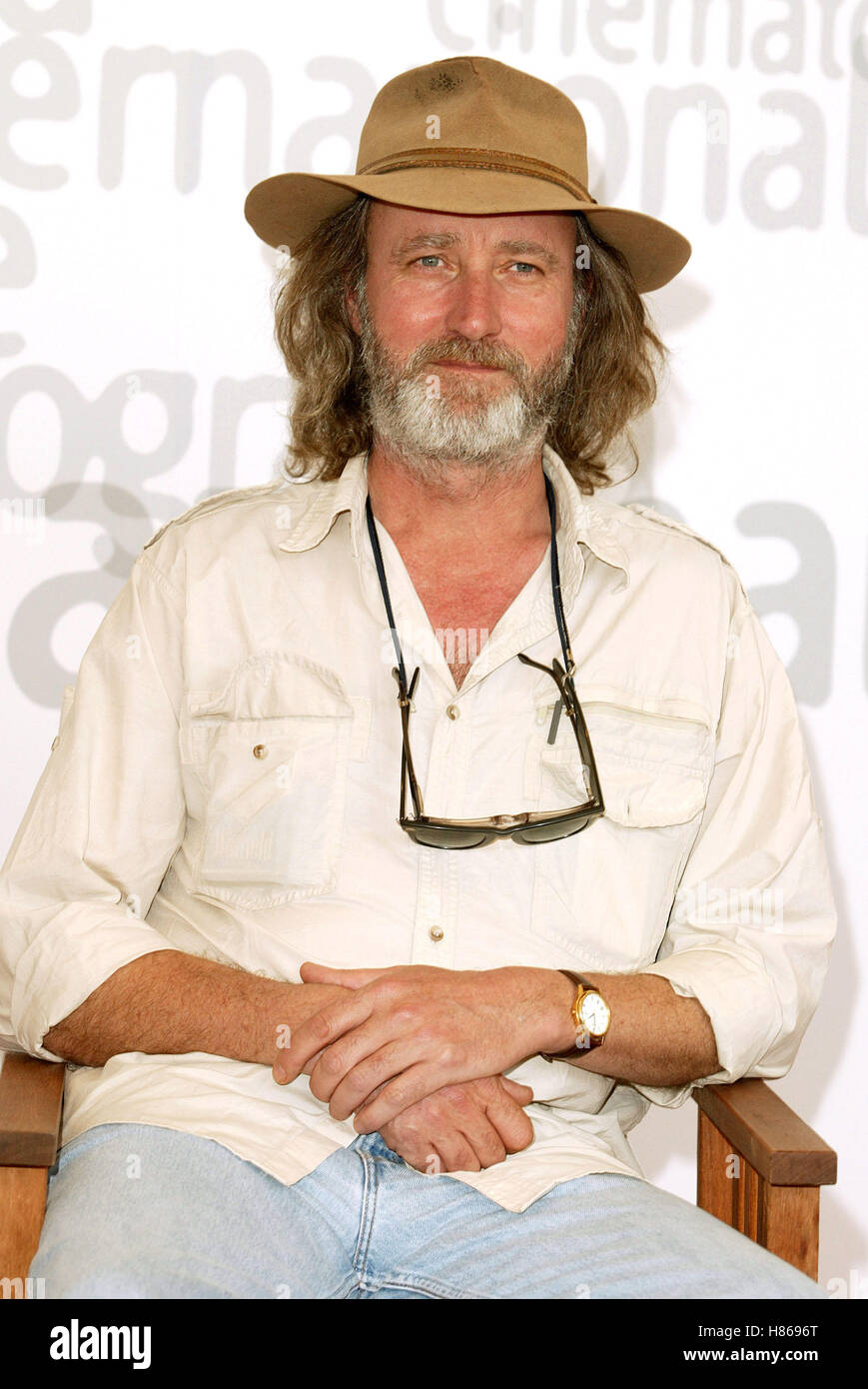 ROLF DE HEER THE TRACKER PHOTOCALL VENICE FILM FESTIVAL VENICE ITALY 06 September 2002 Stock Photo