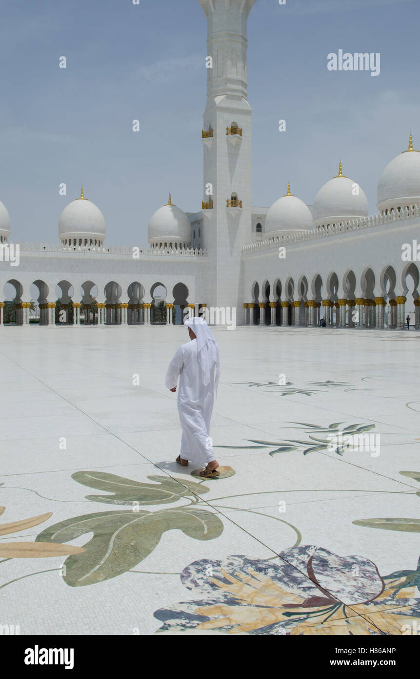 Sheikh Zayed Grand Mosque building exteriors Abu Dhabi United Arab Emirates Stock Photo