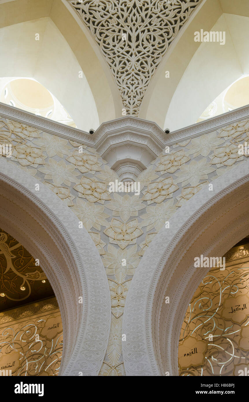 Interiors of Sheikh Zayed Grand Mosque building exteriors Abu Dhabi United Arab Emirates Stock Photo