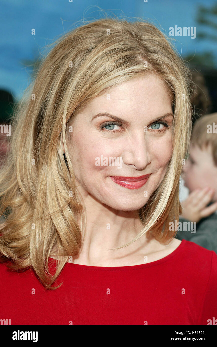 ELIZABETH MITCHELL SANTA CLAUSE 2 WORLD PREMIERE EL CAPITAN THEATRE HOLLYWOOD LOS ANGELES USA 27 October 2002 Stock Photo