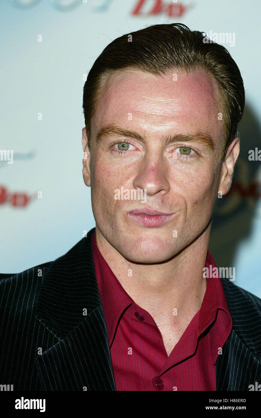 TOBY STEPHENS DIE ANOTHER DAY LA PREMIERE SHRINE AUDITORIUM LOS ANGELES USA 11 November 2002 Stock Photo