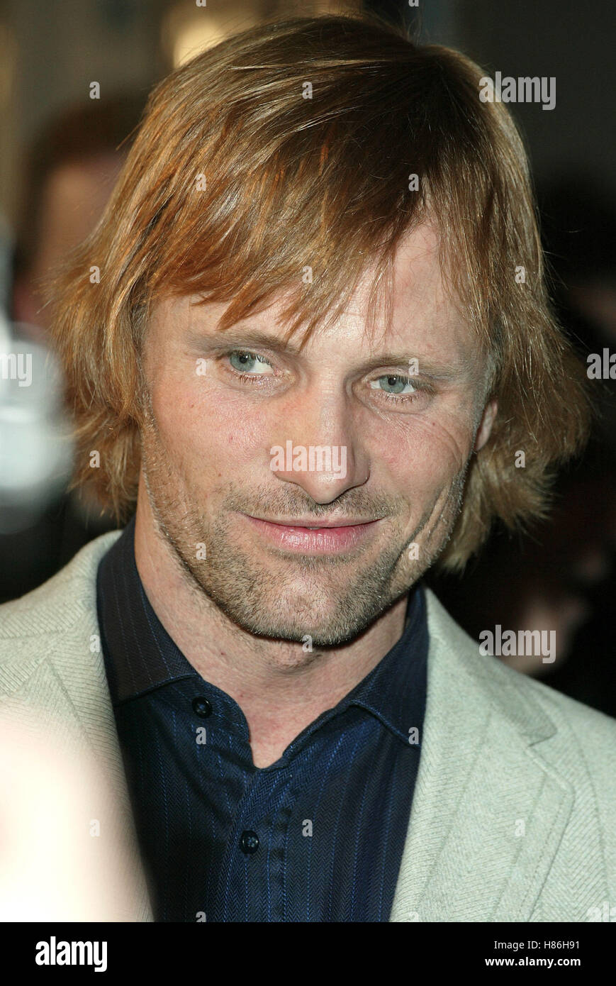 VIGGO MORTENSEN LORD OF THE RINGS:2 TOWERS LA CINERAMA DOME HOLLYWOOD LOS ANGELES USA 15 December 2002 Stock Photo