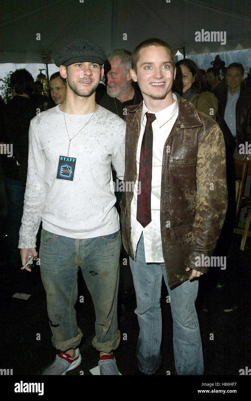 DOMINIC MONAGHAN & ELIJAH WOOD LORD OF THE RINGS. AIR NZ LAX LOS ANGELES  USA 16 December 2002 Stock Photo - Alamy