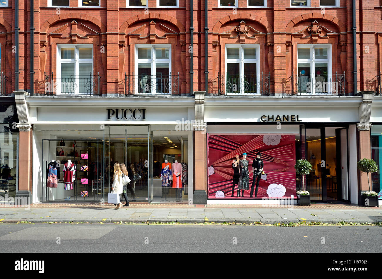 Chanel shops hi-res stock photography and images - Alamy