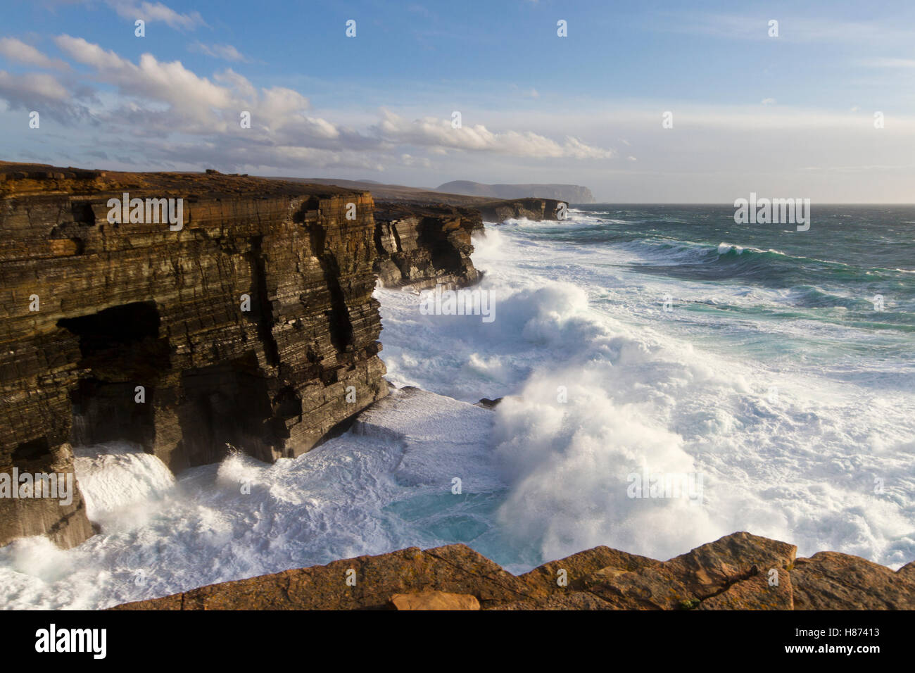 Rough seas at Yesnaby, Orkney Stock Photo