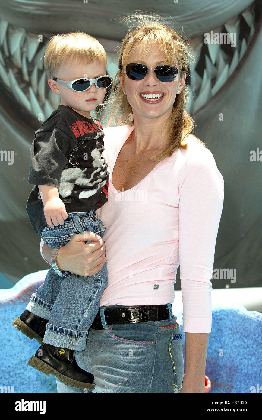 LAUREN HOLLY & ALEXANDER FINDING NEMO WORLD PREMIERE HOLLYWOOD LOS ANGELES USA 18 May 2003 Stock Photo