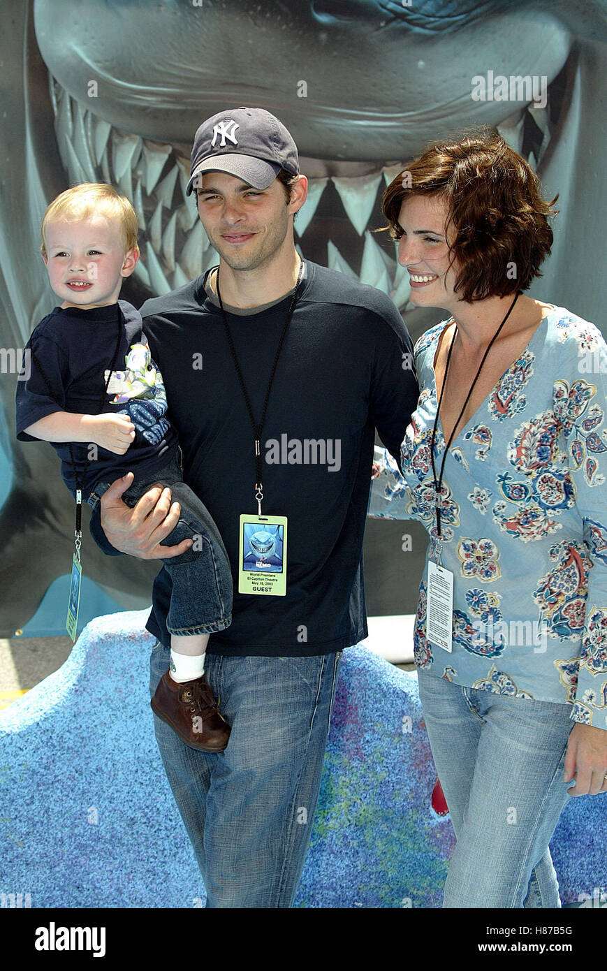 JAMES MARSDEN & FAMILY FINDING NEMO WORLD PREMIERE HOLLYWOOD LOS ANGELES USA 18 May 2003 Stock Photo