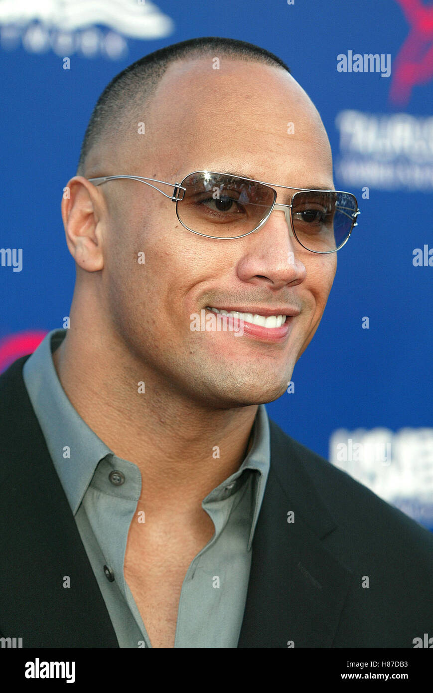 DWAYNE JOHNSON (AKA THE ROCK) BULLETPROOF MONK PREMIER CHINESE THEATRE  HOLLYWOOD LOS ANGELES USA 09 April 2003 Stock Photo - Alamy