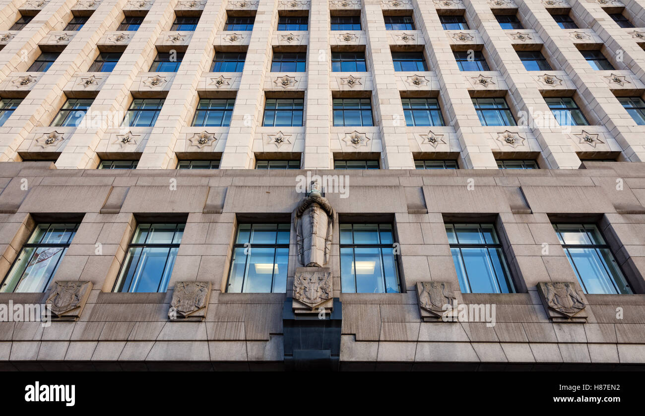 Art deco symmetry of Adelaide House on London Bridge in the City of
