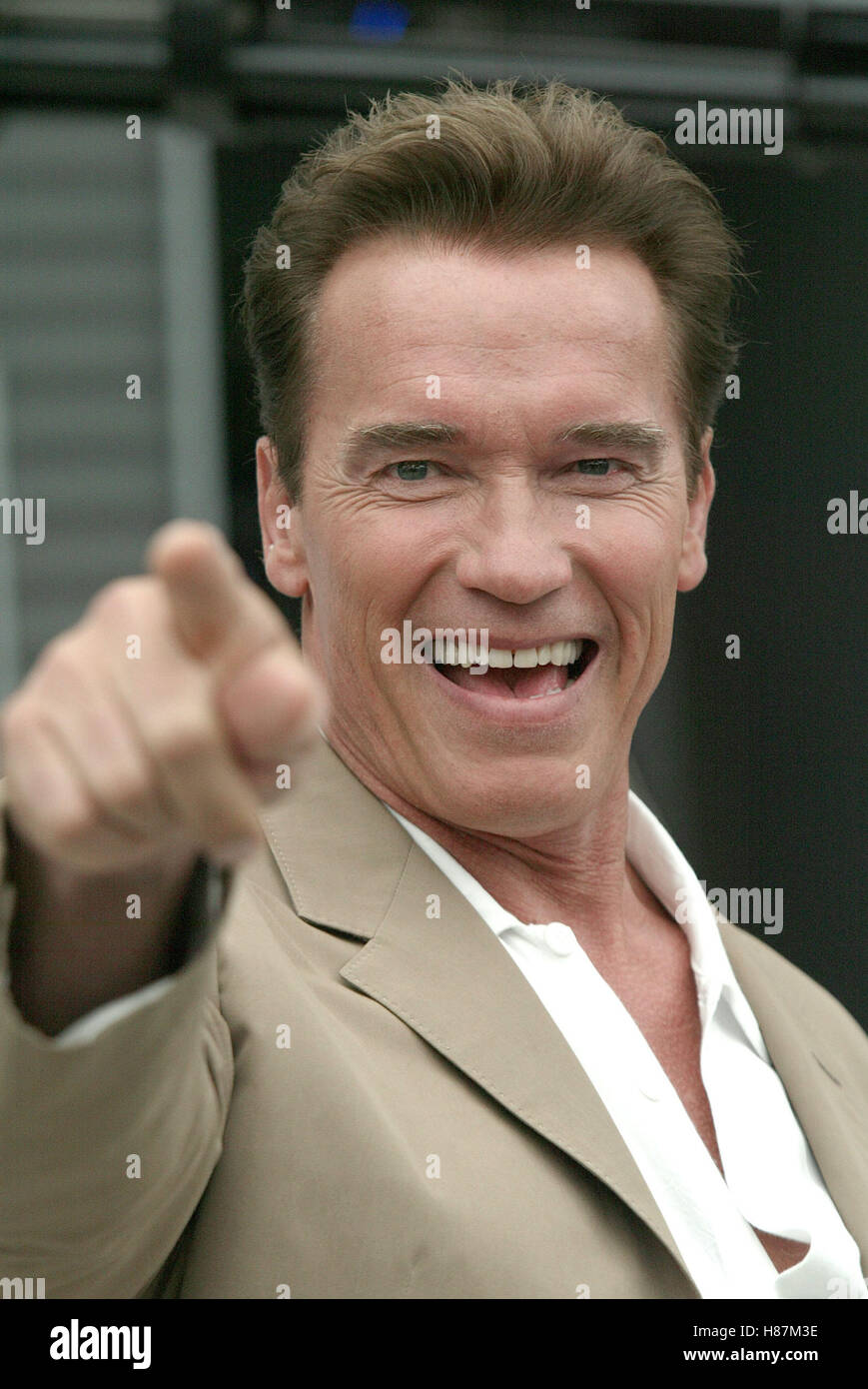 ARNOLD SCHWARZENEGGER PROMOTES TERMINATOR 3 CANNES FILM FESTIVAL 2003 CANNES FRANCE 17 May 2003 Stock Photo