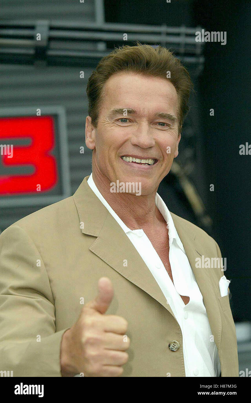 ARNOLD SCHWARZENEGGER PROMOTES TERMINATOR 3 CANNES FILM FESTIVAL 2003 CANNES FRANCE 17 May 2003 Stock Photo