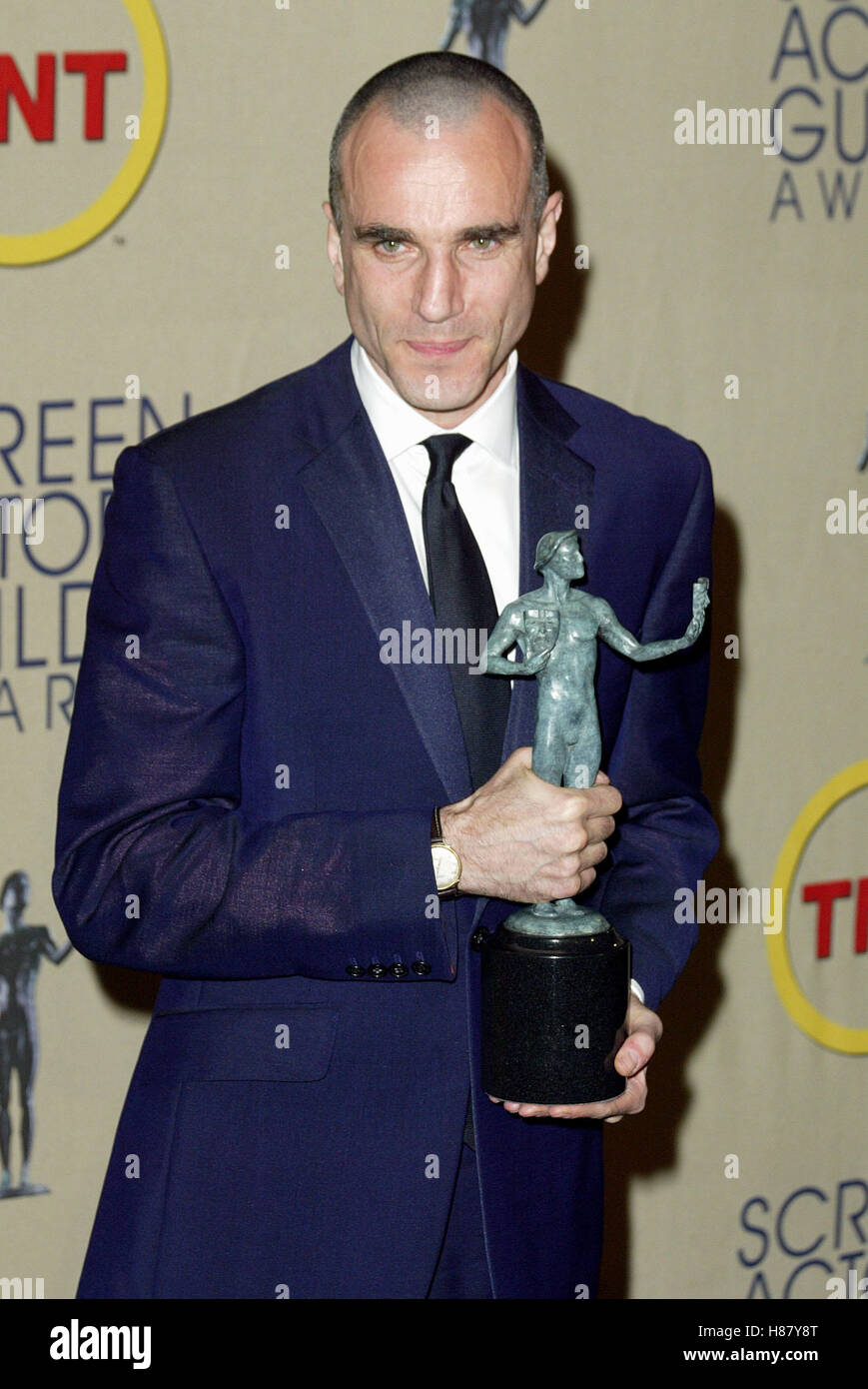 DANIEL DAY-LEWIS 9TH SCREEN ACTORS GUILD AWARDS PRESS ROOM SHRINE AUDITORIUM LOS ANGELES USA 09 March 2003 Stock Photo