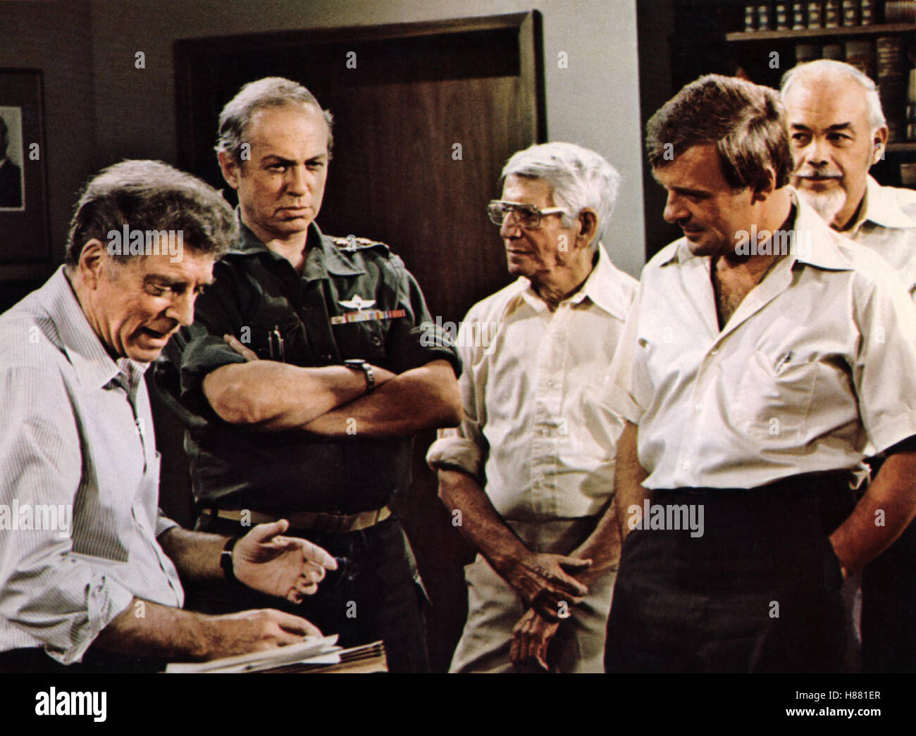 Unternehmen Entebbe, (VICTORY AT ENTEBBE) USA 1976, Regie: Marvin Chomsky, BURT LANCASTER (li), ANTHONY HOPKINS (re) Stock Photo