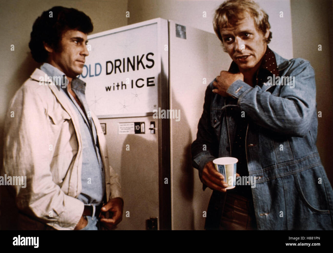 Starsky & Hutch, (STARSKY & HUTCH) TV-Serie USA 1976, Regie: George McCowan u.a., PAUL MICHAEL GLASER, DAVID SOUL, Stichwort: Getränkeautomat, Detektive Stock Photo