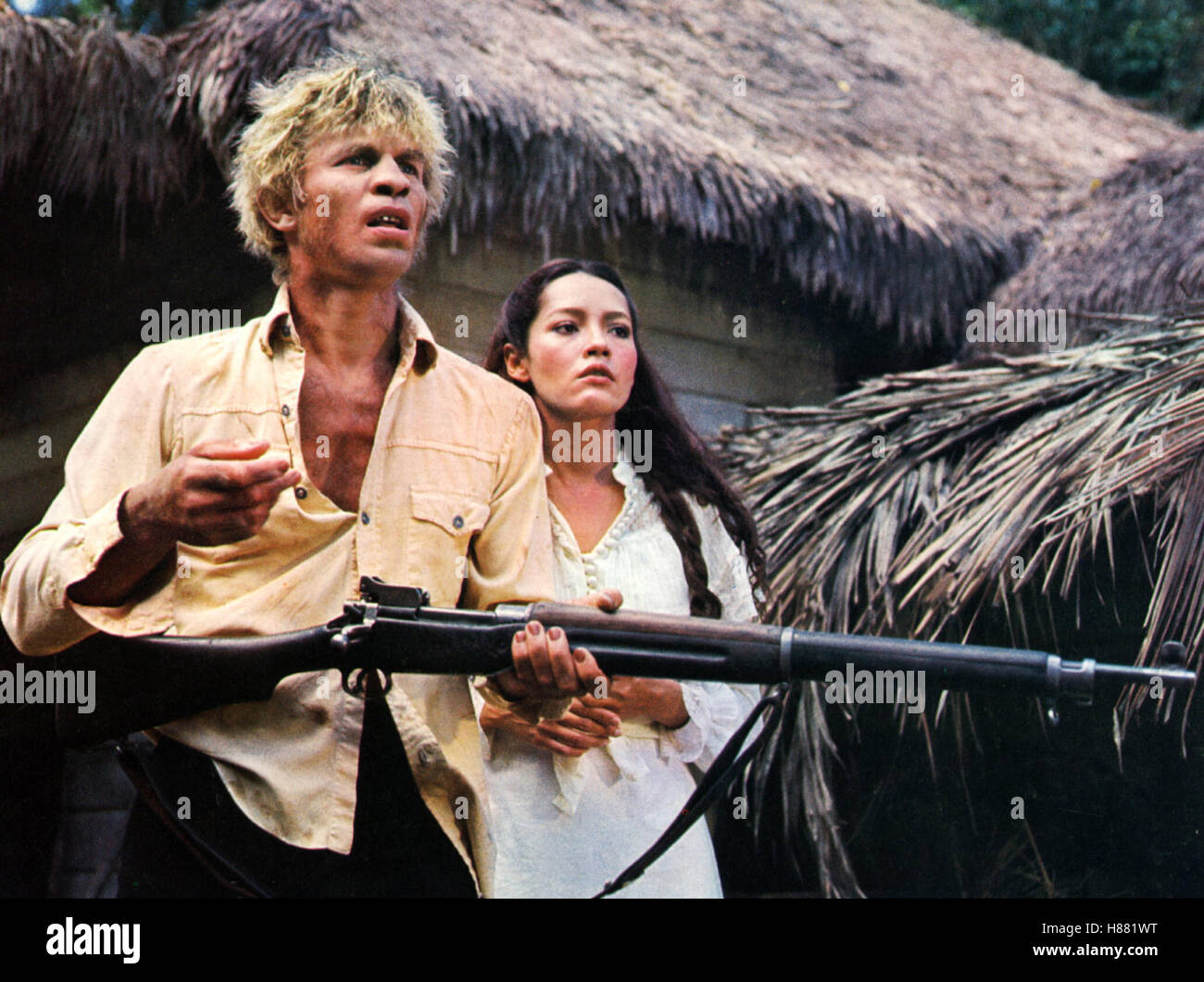 Die Insel des Dr. Moreau, (THE ISLAND OF DR. MOREAU) USA 1976, Regie: Don Taylor, MICHAEL YORK, BARBARA CARRERA, Stichwort: Gewehr Stock Photo