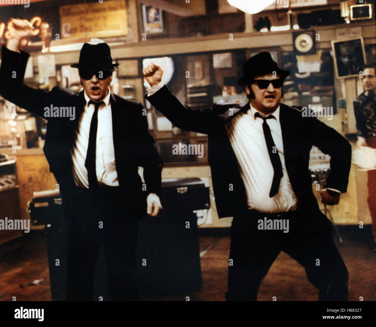 Blues Brothers, (THE BLUES BROTHERS) USA 1979, Regie: John Landis, DAN  AYKROYD, JOHN BELUSHI, Key: Sonnenbrille, Tanzen, Tänzer Stock Photo - Alamy