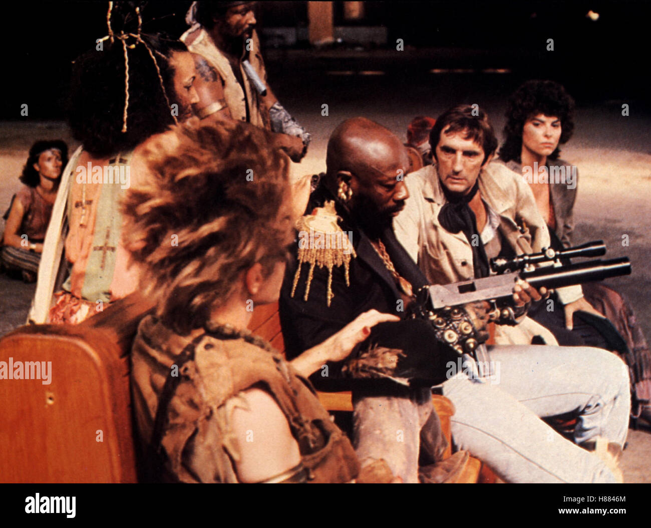 Die Klapperschlange, (ESCAPE FROM NEW YORK) USA 1980, Regie: John Carpenter, ISAAC HAYES + HARRY DEAN STANTON + ADRIENNE BARBEAU, Stichwort: Gewehr Stock Photo
