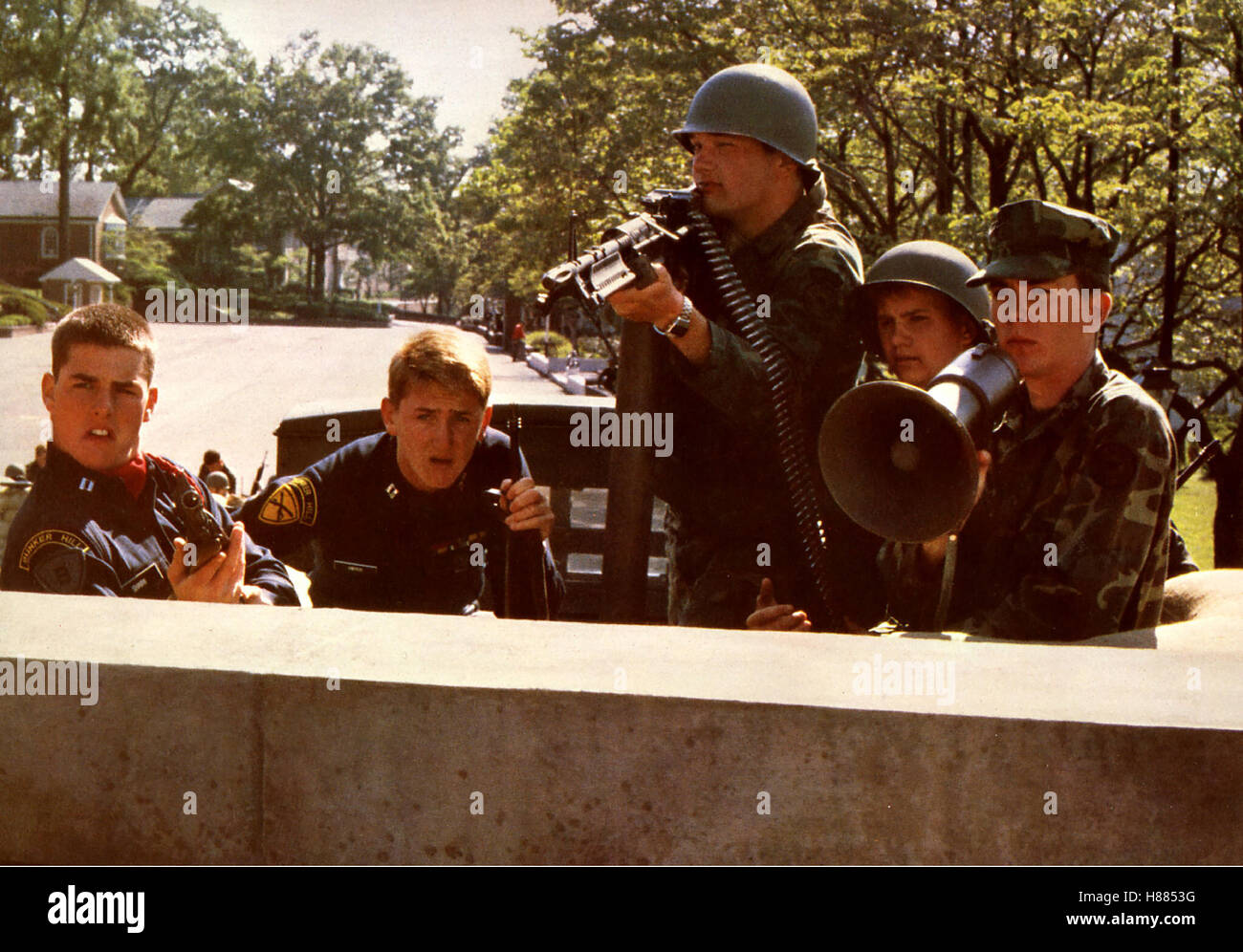 Die Kadetten von Bunker Hill, (TAPS) USA 1981, Regie: Harold Becker, TOM CRUISE, SEAN PENN, TIMOTHY HUTTON (re) Stichwort: Maschinengewehr, Militär, Uniform Stock Photo