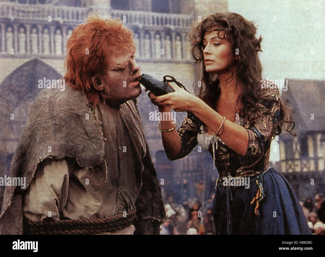 Der Glöckner von Notre Dame, (THE HUNCHBACK OF NOTRE DAME) USA 1982, Regie:  Michael Tuchner, ANTHONY HOPKINS, LESLEY- ANNE DOWN Stock Photo - Alamy