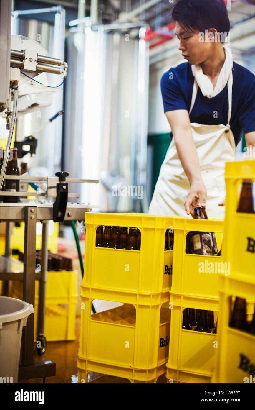 Crates of beer hires stock photography and images Alamy