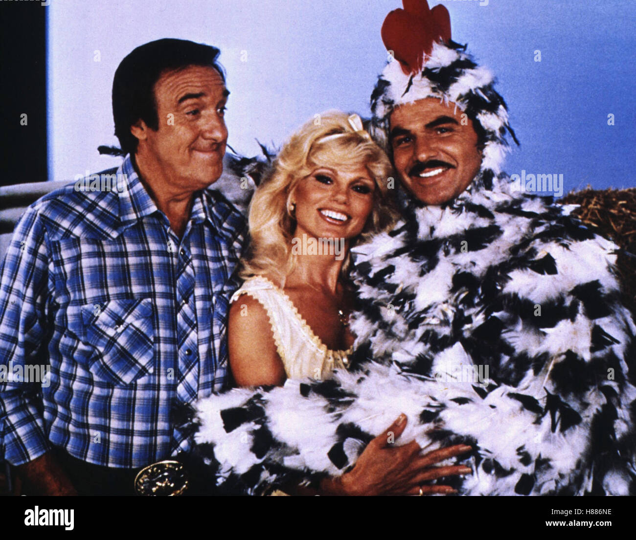 Der rasende Gockel, (STROKER ACE) USA 1983, Regie: Hal Needham, JIM NABORS, LONI ANDERSON, BURT REYNOLDS, Stichwort: Verkleidung, Kostüm, Federn, Pelz Stock Photo