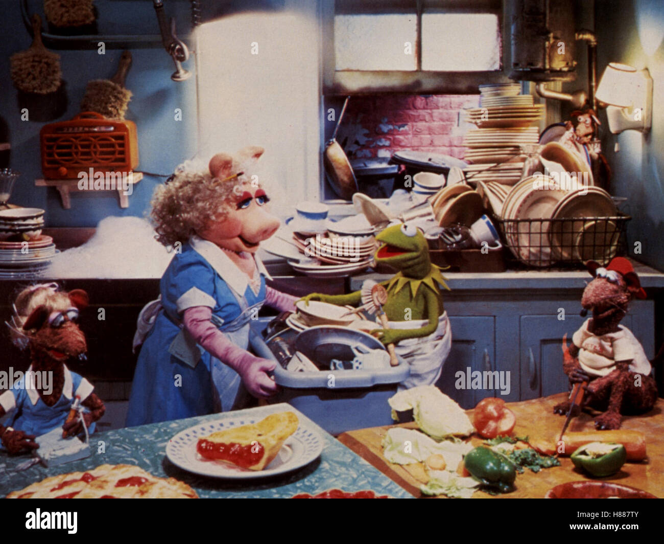 Die Muppets erobern Manhattan, (THE MUPPETS TAKE MANHATTAN) USA 1984, Regie: Frank Oz, MISS PIGGY, KERMIT und ihre Küchenhilfen Stock Photo