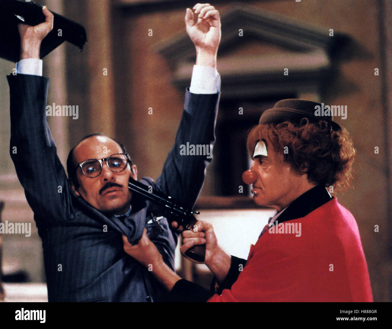 Der Boß, (HOLD-UP) F 1985, Regie: Alexandre Arcady, JEAN-PAUL BELMONDO (re), Stichwort: Revolver, Clown, Bedrohung, Hände hoch, Waffe Stock Photo
