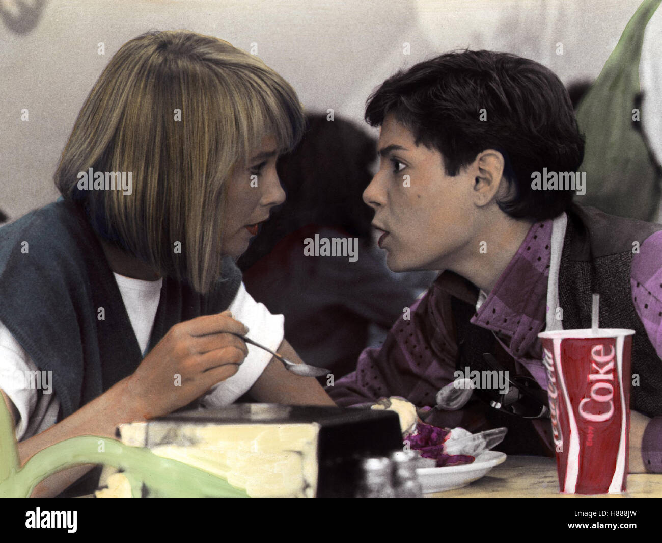 Als Junge ist sie Spitze, (JUST ONE OF THE GUYS) USA 1985, Regie: Lisa Gottlieb, TONI HUDSON, JOYCE HYSER, Stichwort:  Coke, Essen, Cola Stock Photo