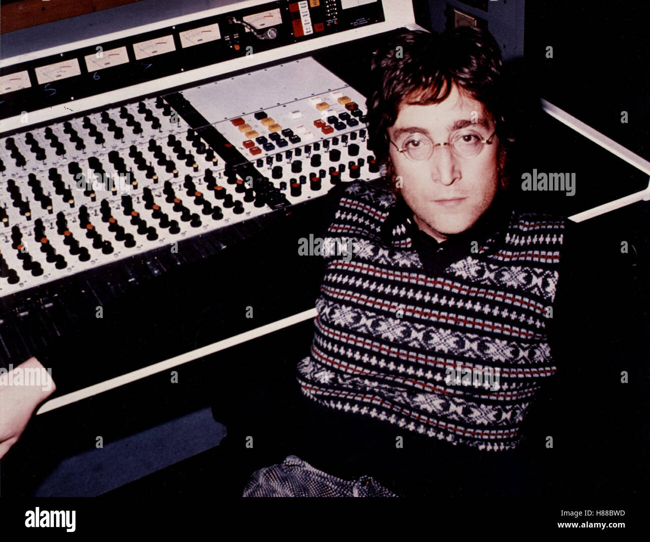 Imagine: John Lennon, (IMAGINE: JOHN LENNON) USA 1988, Regie: Andrew Solt, JOHN LENNON, Stichwort: Mischpult Stock Photo