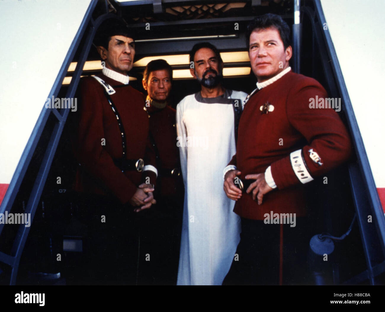 Star Trek V - Am Rande des Universums, (STAR TREK V: THE FINAL FRONTIER) USA 1989, Regie: William Shatner, LEONARD NIMOY, DeFOREST KELLEY, LAURENCE LUCKINBILL, WILLIAM SHATNER, Stichwort: Spock, Kirk, Pille, McCoy Stock Photo