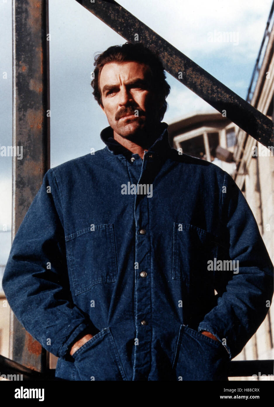 Von Bullen aufs Kreuz gelegt / Freiwild, (INNOCENT MAN) USA 1989, Regie:  Peter Yates, TOM SELLECK Stock Photo - Alamy